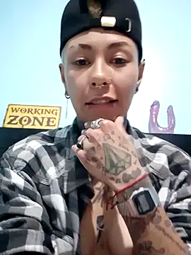 Snapshot of real_fenix chatting on February 8, 2025, 5:40 am real fenix online show from February 8, 2025, 5:40 am