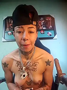 Snapshot of real_fenix chatting on October 4, 2025, 3:43 pm real fenix online show from October 4, 2025, 3:43 pm