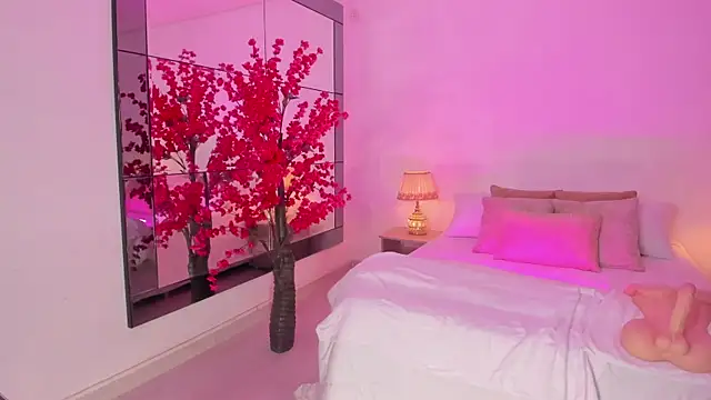 Leah Grey online show from April 15, 2026, 11:28 am