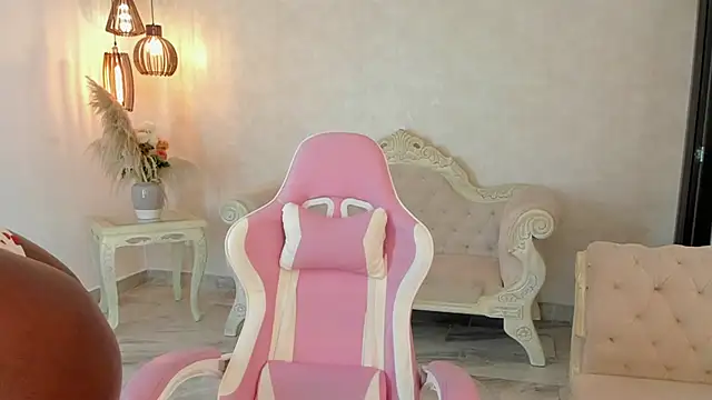 shantallknowless online show from February 3, 2025, 12:47 pm