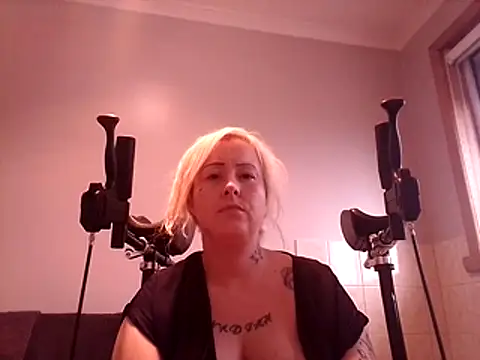 mollymay69 online show from February 7, 2026, 7:34 am