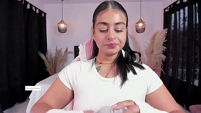 Snapshot of GabyRhodes chatting on February 7, 2025, 7:17 pm GabyRhodes online show from February 7, 2025, 7:17 pm