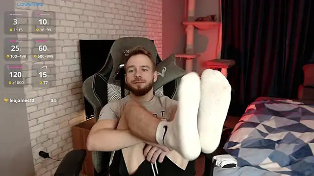 Snapshot of LeoPaulini chatting on December 25, 2024, 11:43 am LeoPaulini online show from December 25, 2024, 11:43 am