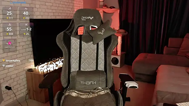 Snapshot of LeoPaulini chatting on March 10, 2025, 1:43 pm LeoPaulini online show from March 10, 2025, 1:43 pm