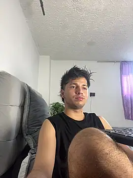 Snapshot of Issac_james_ chatting on August 3, 2026, 5:16 pm Issac james online show from August 3, 2026, 5:16 pm