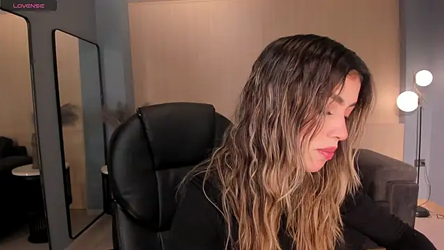 Snapshot of PaulinaSantos_ chatting on March 13, 2025, 7:17 pm PaulinaSantos online show from March 13, 2025, 7:17 pm