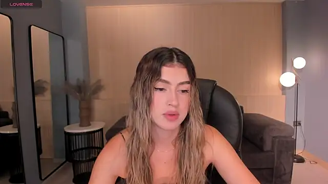 Snapshot of PaulinaSantos_ chatting on March 14, 2025, 7:44 pm PaulinaSantos online show from March 14, 2025, 7:44 pm