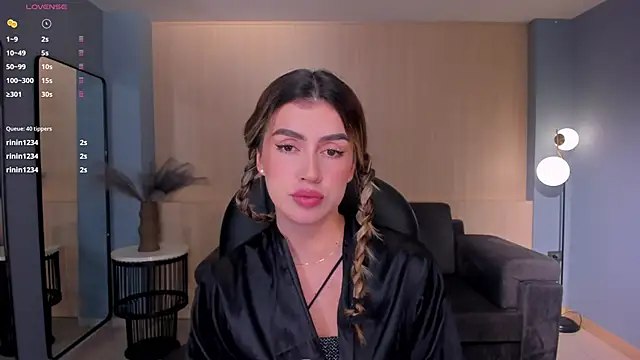 Snapshot of PaulinaSantos_ chatting on March 16, 2025, 1:38 am PaulinaSantos online show from March 16, 2025, 1:38 am