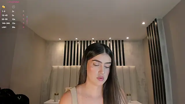 PaulinaSantos  online show from February 25, 2026, 7:34 pm