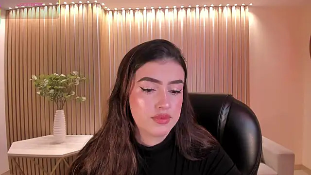 PaulinaSantos  online show from July 19, 2026, 5:49 pm