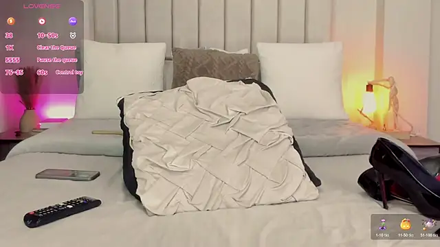 romina-brunette online show from October 30, 2025, 1:56 pm