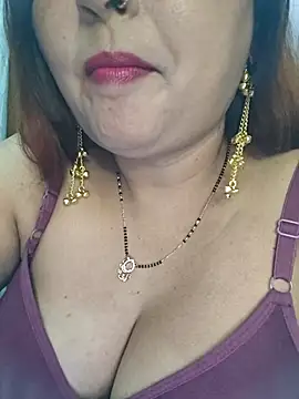 Snapshot of Dianaa9 chatting on April 19, 2026, 6:10 pm Dianaa9 online show from April 19, 2026, 6:10 pm