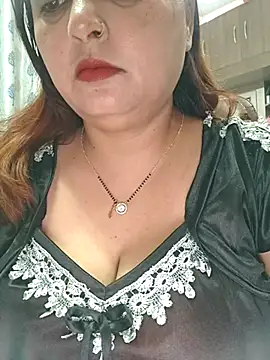 Snapshot of Dianaa9 chatting on May 15, 2026, 8:21 am Dianaa9 online show from May 15, 2026, 8:21 am