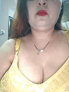 Snapshot of Dianaa9 chatting on May 17, 2026, 6:37 pm Dianaa9 online show from May 17, 2026, 6:37 pm