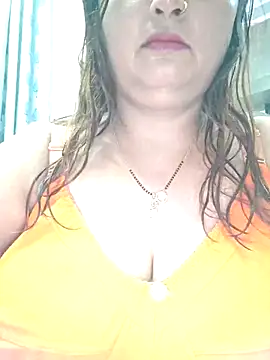 Snapshot of Dianaa9 chatting on May 26, 2026, 7:04 am Dianaa9 online show from May 26, 2026, 7:04 am