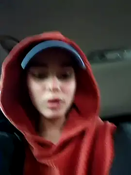 Snapshot of SophieCharm chatting on December 15, 2024, 1:32 pm SophieCharm online show from December 15, 2024, 1:32 pm