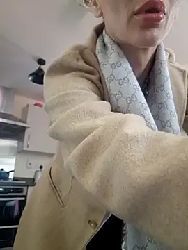 SweetMonicaUK online show from March 18, 2025, 9:52 am