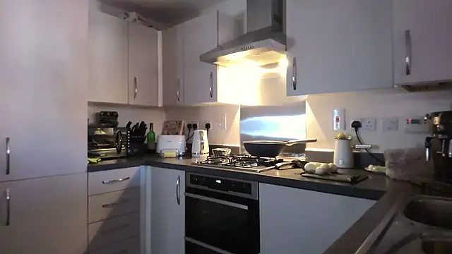 SweetMonicaUK online show from November 13, 2025, 11:20 am