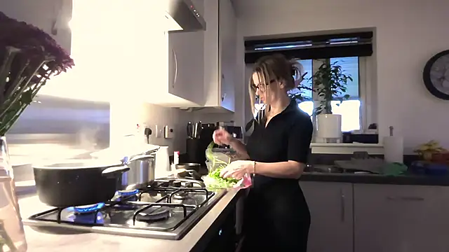 SweetMonicaUK online show from December 1, 2025, 12:43 pm