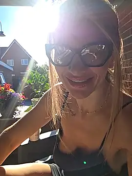 SweetMonicaUK online show from July 27, 2026, 7:04 am