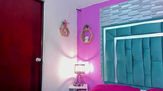 LORENSCOLLINS online show from February 9, 2026, 7:40 pm