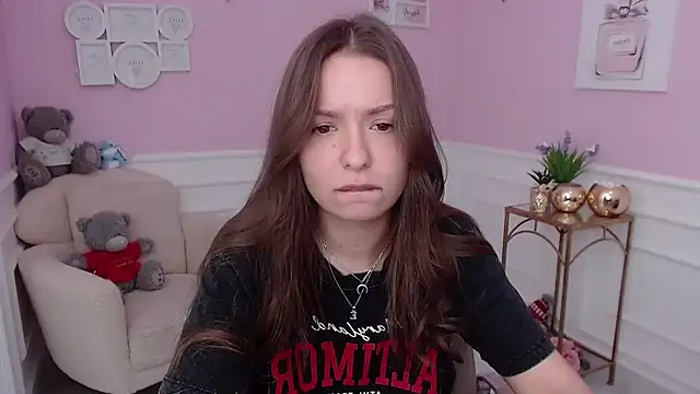 LucySkilar online show from September 25, 2025, 4:49 am