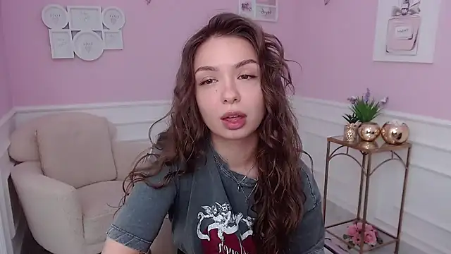 LucySkilar online show from October 2, 2025, 4:30 am