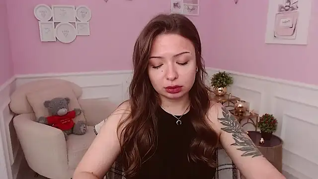 Snapshot of LucySkilar chatting on June 29, 2026, 4:19 am LucySkilar online show from June 29, 2026, 4:19 am