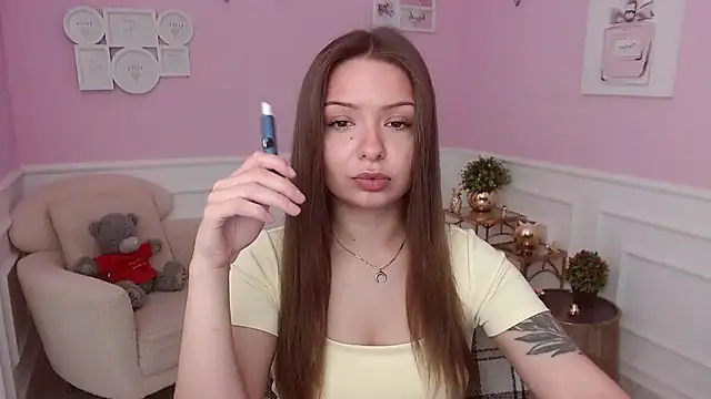 Snapshot of LucySkilar chatting on July 3, 2026, 4:19 am LucySkilar online show from July 3, 2026, 4:19 am
