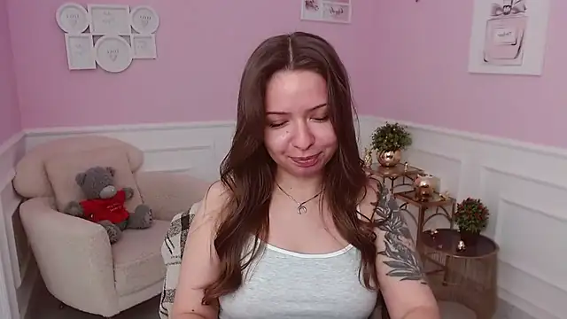 Snapshot of LucySkilar chatting on July 7, 2026, 6:47 am LucySkilar online show from July 7, 2026, 6:47 am