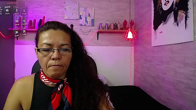 Snapshot of MaturePure chatting on September 22, 2025, 8:33 pm MaturePure online show from September 22, 2025, 8:33 pm