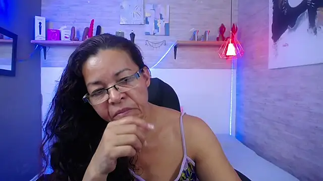 Snapshot of MaturePure chatting on October 10, 2025, 9:25 pm MaturePure online show from October 10, 2025, 9:25 pm