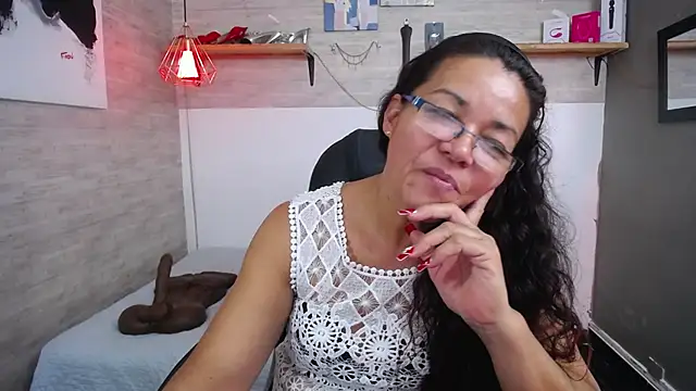 Snapshot of MaturePure chatting on October 17, 2025, 8:11 pm MaturePure online show from October 17, 2025, 8:11 pm