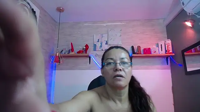 Snapshot of MaturePure chatting on October 24, 2025, 8:27 pm MaturePure online show from October 24, 2025, 8:27 pm