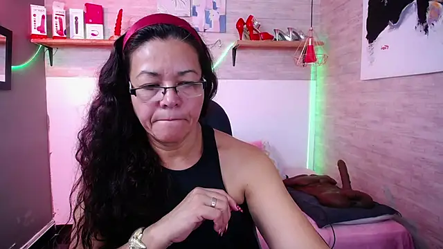 Snapshot of MaturePure chatting on November 15, 2025, 9:00 pm MaturePure online show from November 15, 2025, 9:00 pm