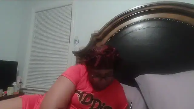 Snapshot of ebonyred chatting on February 18, 2026, 2:40 am ebonyred online show from February 18, 2026, 2:40 am