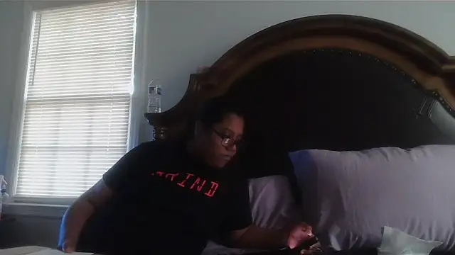 Snapshot of ebonyred chatting on February 19, 2026, 10:28 pm ebonyred online show from February 19, 2026, 10:28 pm