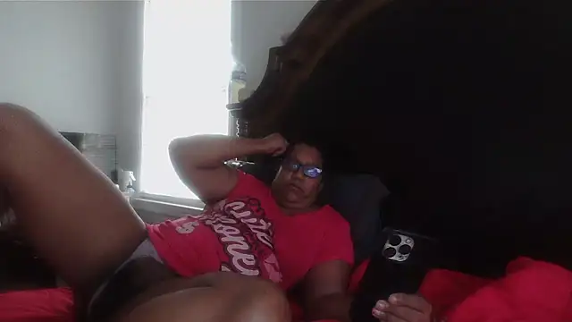 Snapshot of ebonyred chatting on June 18, 2026, 12:09 pm ebonyred online show from June 18, 2026, 12:09 pm