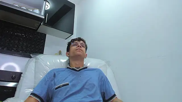 Snapshot of AgarEvans chatting on December 3, 2024, 7:43 am AgarEvans online show from December 3, 2024, 7:43 am