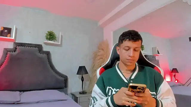 AgarEvans online show from April 19, 2026, 5:18 am