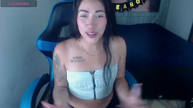 Snapshot of sylvana_19 chatting on October 4, 2025, 9:35 pm sylvana 19 online show from October 4, 2025, 9:35 pm