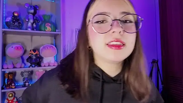 EmilyMiller  online show from September 17, 2025, 4:52 pm