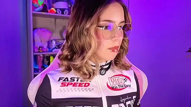 EmilyMiller  online show from May 27, 2026, 2:58 pm