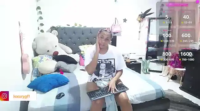 Snapshot of Pocahontaslovex chatting on January 11, 2025, 12:01 am Pocahontaslovex online show from January 11, 2025, 12:01 am