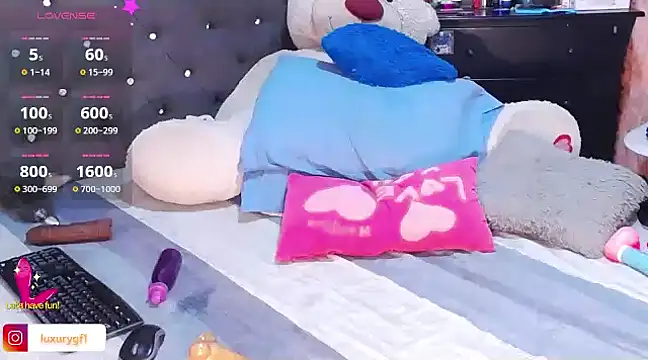 Snapshot of Pocahontaslovex chatting on March 9, 2025, 11:03 am Pocahontaslovex online show from March 9, 2025, 11:03 am