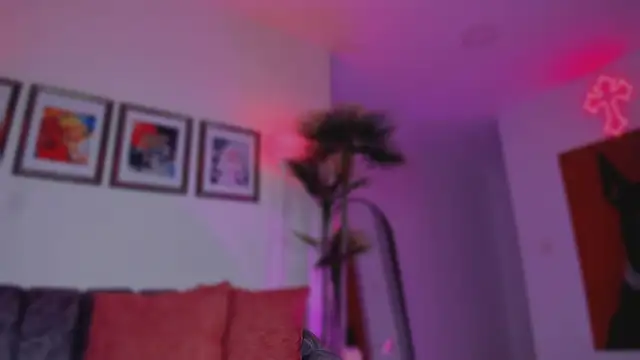 Taylor  foxxx online show from September 19, 2025, 5:09 am