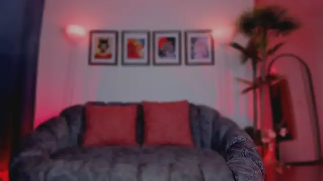 Taylor  foxxx online show from September 26, 2025, 4:49 am