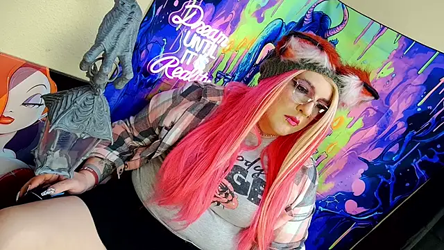 Blakelytgirl online show from May 15, 2026, 5:20 pm