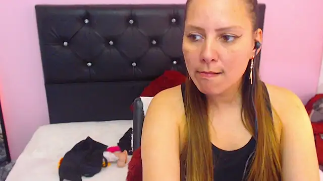 camila delarosa online show from February 25, 2025, 6:31 pm