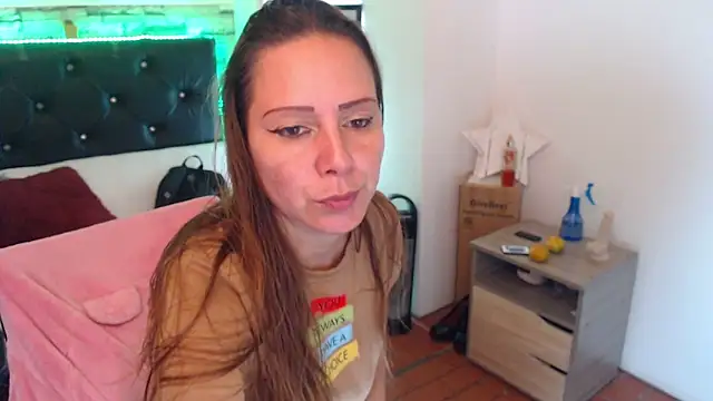 camila delarosa online show from September 17, 2025, 4:30 pm